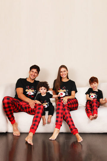 Conjunto de pijama a juego de la familia de la familia a cuadros rojos con mangas cortas